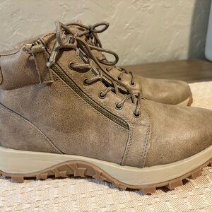 Cliffs by WHITE MOUNTAIN Tan Ankle Boots